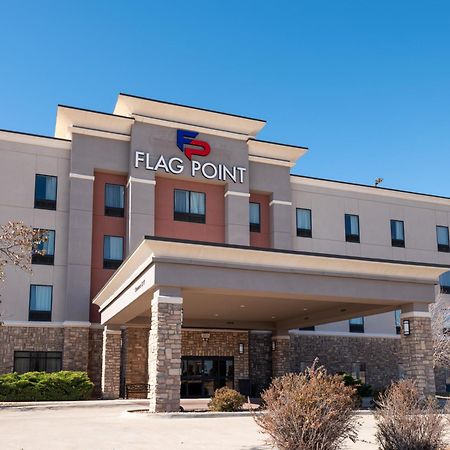 Flag Point Inn And Suites Pratt By Fairbridge Екстер'єр фото